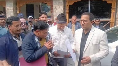 डुंडा: डिप्लोमा इंजीनियर महासंघ ने वेतन विसंगति दूर करने सहित 27 सूत्रीय मांग को लेकर उत्तरकाशी जिला मुख्यालय पर किया प्रदर्शन