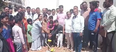 ಮಳವಳ್ಳಿ: ಕೇಂದ್ರಸಚಿವ ಕುಮಾರಸ್ವಾಮಿ ಅವರು ಮಂಜೂರು ಮಾಡಿಸಿರುವ ಪಟ್ಟಣದ 4 ಶಾಲಾ ಕೊಠಡಿಗಳ ನಿರ್ಮಾಣಕ್ಕೆ ಅನ್ನದಾನಿ ಚಾಲನೆ