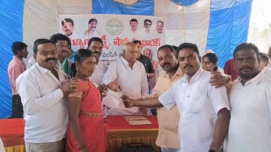 ముధోల్: ముధోల్ తానూర్ మండలాలకు చెందిన లబ్ధిదారులకు కల్యాణ లక్ష్మి, షాదీ ముబారక్ చెక్కులు పంపిణీ చేసిన ఎమ్మెల్యే రామారావు పటేల్