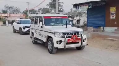 ಮಾನ್ವಿ: SSLC ಫಲಿತಾಂಶ ಹೆಚ್ಚಳಕ್ಕೆ ತಹಶೀಲ್ದಾರ್ ಮದ್ಲಾಪೂರ ಗ್ರಾಮದ ವಿದ್ಯಾರ್ಥಿಗಳ ಮನೆಗೆ ಬೇಟಿ