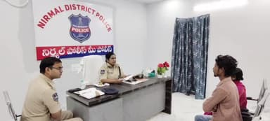 ముధోల్: బైంసా పట్టణంలోని ఎస్పీ క్యాంపు కార్యాలయంలో నిర్వహించిన గ్రీవెన్స్ డే లో ఫిర్యాదులు స్వీకరించిన ఎస్పీ జానకి షర్మిల