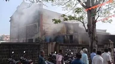 ಹುಕ್ಕೇರಿ: ಪಟ್ಟಣದಲ್ಲಿ ಸಂಭವಿಸಿದ ಅಗ್ನಿ ಅವಘಡ, ಲಕ್ಷಾಂತರ ರೂಪಾಯಿ ಮೌಲ್ಯದ ವಸ್ತುಗಳು ಬೆಂಕಿಗಾಹುತಿ.