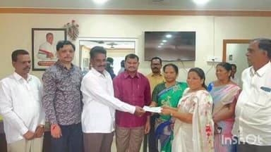 అశ్వారావుపేట: దమ్మపేట మండలం గండిగులపల్లి ఎమ్మెల్యే క్యాంపు కార్యాలయంలో కల్యాణ లక్ష్మి,షాదీ ముబారక్ చెక్కులను పంపిణీ చేసిన ఎమ్మెల్యే