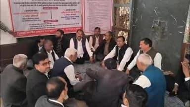 करनैलगंज: करनैलगंज तहसील में अधिवक्ताओं ने तहसीलदार के रवैये और भ्रष्टाचार के खिलाफ किया धरना प्रदर्शन