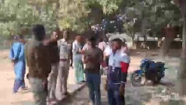 মানিকচক: নুরপুরে মাদক কারবারীদের পুলিশের উপর হামলার ঘটনায় গ্রেপ্তার ২ আটক আটটি মোটরবাইক, জানালো পুলিশ সুপার