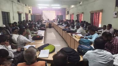 बड़वारा: बड़वारा जनपद सभागार में जनपद सीईओ ने ग्राम सचिव व सहायक सचिव के साथ की समीक्षा बैठक, दिए निर्देश