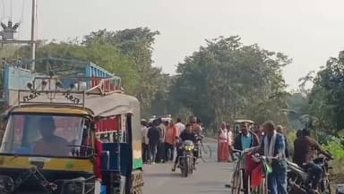 शिवाजी नगर: रोसड़ा की तरफ जा रहा अनियंत्रित ट्रक ट्रैक्टर और स्कॉर्पियो से टकराया, गाड़ियाँ क्षतिग्रस्त