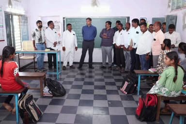 సదాశివనగర్: మండల పరిషత్ అప్పర్ ప్రైమరీ స్కూల్ ను సందర్శించి, విద్యార్థుల అభ్యాస సామర్ధ్యాలను పరీక్షించిన : కలెక్టర్ ఆశిష్ సాంగ్వాన్
