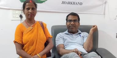 डंडई: मानवता की मिसाल: डंडई के पत्रकार सकेन्द्र प्रजापति ने चौथी बार किया रक्तदान