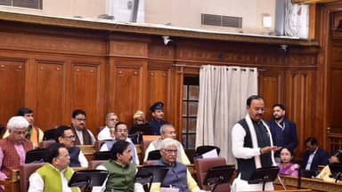 निज़ामाबाद: विधान परिषद में रहस्यमयी बुखार का मुद्दा गूंजा, MLC विजय बहादुर पाठक ने प्रभावी कार्रवाई की मांग की