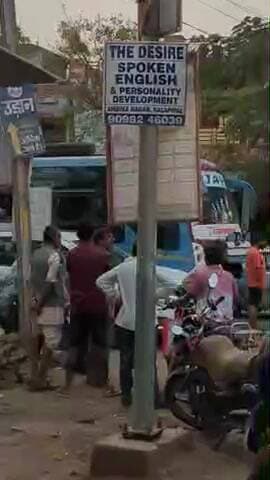 kalapipal me hua aaj ek bus or car ka accident car ka hua nuksaan