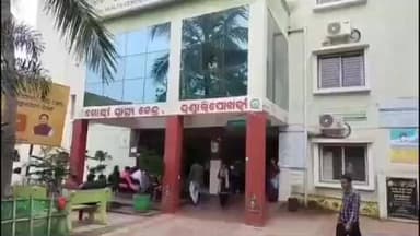 ଭଣ୍ଡାରିପୋଖରୀ: ଭଣ୍ଡାରିପୋଖରୀ ହାଟଡିହି କେନାଲ ଛକ ରେ ବାଘୂଆ ମହୁମାଛି ଆକ୍ରମଣ , 3 ଛାତ୍ରୀ ଙ୍କ ସହ 4 ଆହ