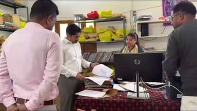 देवसर: राजस्व प्रकरणों में लापरवाही पर कलेक्टर की कार्रवाई, दो नायब तहसीलदार को नोटिस, एक पटवारी निलंबित