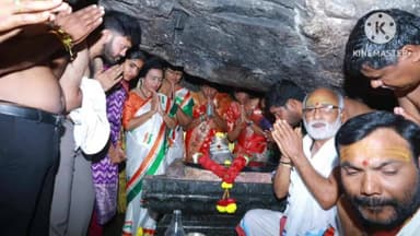 పాలకుర్తి: తొర్రూర్ మున్సిపల్ చైర్మన్ వైస్ చైర్మన్ కౌన్సిలర్లతో కలిసి పాలకుర్తి సోమేశ్వర స్వామిని దర్శించుకుని ఎమ్మెల్యే యశస్విని