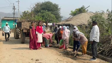 మంథని: పరిసరాల పరిశుభ్రత ప్రతి ఒక్కరి బాధ్యత : మచ్చుపేట సర్పంచ్ చిలవేరి జ్యోతి