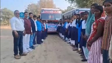 खड़गपुर: मुख्यमंत्री बिहार दर्शन योजना: भलुआकोल व घुघलाडीह विद्यालय के छात्र मंदार हिल रवाना, ऐतिहासिक धरोहर देखेंगे