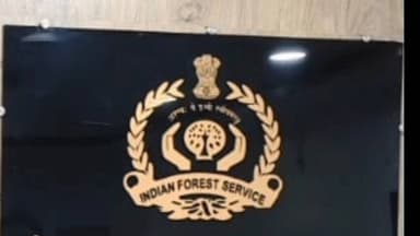 భూపాలపల్లి: పర్యావరణ పరిరక్షణలో జన విజ్ఞాన వేదిక కృషి అభినందనీయం : జిల్లా అటవీశాఖాధికారి నవీన్ రెడ్డి