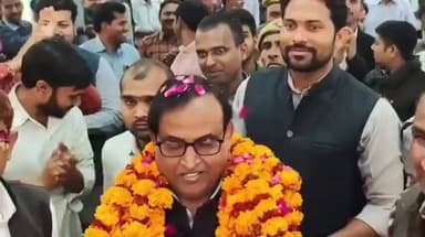 मधुबन: मधुबन तहसील में उजाला अधिकारी राजेश अग्रवाल के स्थानांतरण के बाद लोगों ने फूल वालों के साथ दी विदाई