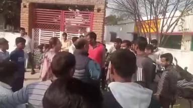 महोली: इमलिया सुल्तानपुर में मुस्लिम टीचर द्वारा बच्चियों से पैर छूने पर ग्रामीणों ने किया बवाल, पुलिस ने समझाया