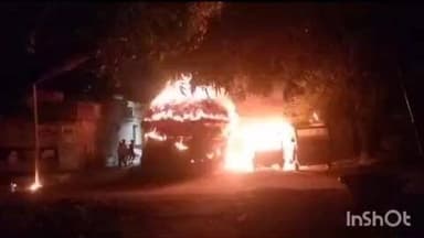 कुर्था: बिजली के शॉर्ट सर्किट से लगी आग में ऑटो सहित लाखों की संपत्ति राख