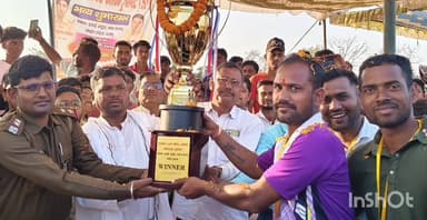 नवा बाज़ार: ईटको क्रिकेट क्लब ने कप पर जमाया कब्ज़ा