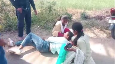 फुल्लीडूमर: डलवा मोड़ के पास दो बाइक की टक्कर में दो लोग जख्मी, दोनों रेफर