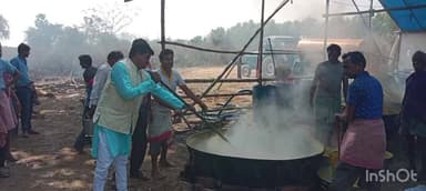 মেজিয়া: ভুলুই গ্রামে মহা মৃত্যুঞ্জয় ধাম মন্দিরে শিবরাত্রি উপলক্ষে বুধবার দুপুরে নরনারায়ন সেবার আয়োজন করা হল