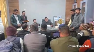 ओखलकांडा: ओखलकांडा ब्लॉक के ग्रामीणों ने कैम्प कार्यालय में विधायक राम सिंह कैड़ा से मुलाकात की, सौंपा ज्ञापन