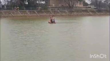 पोहरी: श्योपुर रोड पर सेचुरी के सामने बने तालाब में डूबा युवक, 4 घंटे बाद भी नहीं मिला, मौके पर पहुंची पुलिस