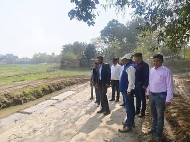 किशनगंज जिला पदाधिकारी श्री विशाल राज द्वारा रमजान नदी में चल रहे कार्यों का निरीक्षण किया गया एवं उपस्थित अधिकारियों को...