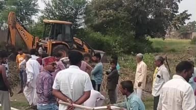 गुलाना: किठौर में श्मशान मार्ग से अतिक्रमण हटाया गया, ग्रामीणों की शिकायत पर जेसीबी से रास्ता कराया मुक्त