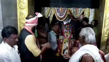 మేళ్ల చెరువు: మేళ్లచెరువు శివాలయంలో మంత్రి ఉత్తమ్ పూజలు, జాతీయ స్థాయి ఎడ్ల పందాలు ప్రారంభం, జాతర అభివృద్ధికి రూ. కోటి మంజూరు