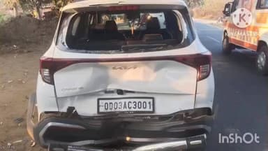 ଧର୍ମଗଡ: ଗୁନଗୁନିଆ ପେଟ୍ରୋଲ ପମ୍ପ ନିକଟରେ କାର କୁ ପଛ ପଟରୁ ଧକ୍କା ଦେଇ ଦୁଇ ବାଇକ୍ ଆରୋହୀ ଗୁରୁତର