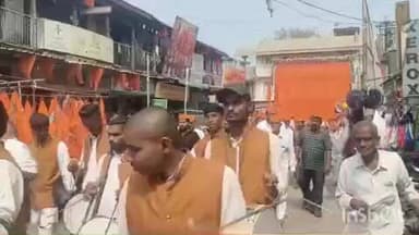 नांदगाव: मनमाड शहरातील आठवडे बाजार येथील श्री दत्तगुरु मंदिराच्या प्राणप्रतिष्ठेनिमित्त भव्य मिरवणूक