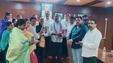 ବିଞ୍ଝାରପୁର: ବ୍ୟାସନଗର ପୌର କାର୍ଯ୍ୟାଳୟରେ ବିଧାୟକ ଓ ସାଂସଦଙ୍କ ପ୍ରତିନିଧିଙ୍କୁ ପାରିଷଦ ପକ୍ଷରୁ ସମ୍ବର୍ଦ୍ଧନା