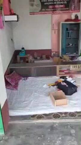 कोरांव: सुहाष गांव में ज्वेलरी की दुकान से लाखों की चोरी, पुलिस और फॉरेंसिक टीम ने की जांच, अज्ञात चोरों ने दिया घटना को अंजाम