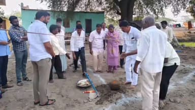 నారాయణ్ఖేడ్: మున్సిపల్ ఎనిమిదో వార్డులో ఇందిరమ్మ ఇండ్ల నిర్మాణాలకు భూమి పూజ చేసిన చైర్మన్ నగేష్ కుమార్ శెట్కార్