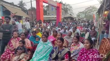 গঙ্গারামপুর: ‘লক্ষ্মী এলো ঘরে’ বার্তা ছড়াতে গঙ্গারামপুরের বাসুরিয়ায় তৃণমূলের ছবি প্রদর্শনী