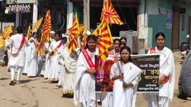 बरकागाँव: प्रजापिता ब्रह्माकुमारी ईश्वरीय विश्वविद्यालय द्वारा त्रिमूर्ति में 90वाँ शिव जयंती के उपलक्ष्य में ध्वजारोहण