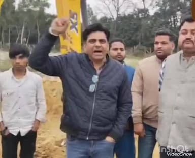 नकुड: सरसावा नगर पालिका की मशीन से मिट्टी का खनन होने की सूचना पर सभासदों ने मशीन पकड़ी, पुलिस को सौंपी