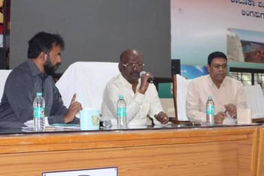 ಲಿಂಗಸೂರು: ಪಟ್ಟಣದಲ್ಲಿ ಅಧಿಕಾರಿಗಳೊಂದಿಗೆ ಟಾಸ್ಕ್ ಫೋರ್ಸ್ ಸಭೆ ನಡೆಸಿದ ಶಾಸಕ ಮಾನಪ್ಪ ವಜ್ಜಲ್