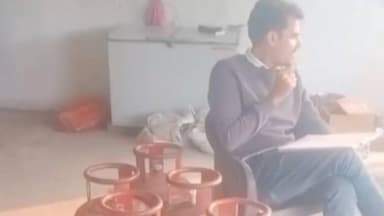 बकानी: बकानी में अवैध गैस रीफ़िलिंग के खिलाफ रसद विभाग की कार्रवाई, घरेलू गैस सिलेंडर किए ज़ब्त