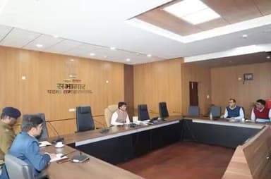 जिलाधिकारी, पटना द्वारा शिक्षा विभाग की पटना जिला में प्रगति की समीक्षा की गयी। अधिकारियों को विद्यालयों का नियमित निरीक्षण करने; विद्यार्थियों, अभिभावकों तथा शिक्षकों से नियमित तौर पर संवाद स्थापित करने एवं फीडबैक लेने का निर्देश।