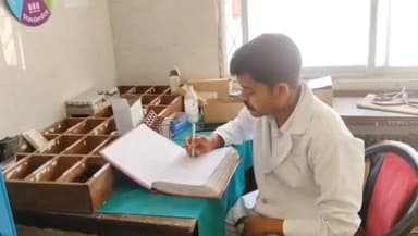 আলিপুরদুয়ার ২: চিকিৎসক নেই পুরুষ নার্স সামলাচ্ছে স্বাস্থ্য কেন্দ্রের সমস্ত দায়িত্ব পরিষেবা থেকে বঞ্চিত জনতা তুরতুরি স্বাস্থ্য কেন্দ্রে