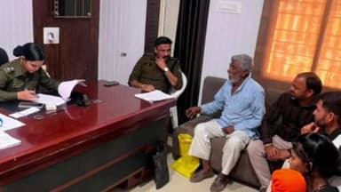 सोनकच्छ: आगामी त्योहारों को देखते हुए सोनकच्छ पुलिस थाने में शांति समिति की बैठक संपन्न, सभी धर्म के लोग रहे मौजूद