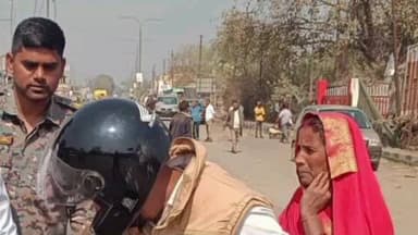 सरैयाहाट: सरैयाहाट/हंसडीहा थाना सामने थाना प्रभारी अजीत कुमार के नेतृव चलाया गया सघन वाहन चैकिंग अभियान,71वाहनों का किया गया जांच