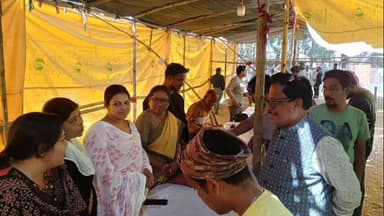 রাজারহাট: রাজারহাট নিউ টাউনে ‘যুবসাথী’ প্রকল্পের ফর্ম বিতরণ, উপস্থিত বিধায়ক-সহ জনপ্রতিনিধিরা