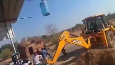 केरसई: केरसई के साहू चौक में ज़मीन विवाद में दो पक्षों की लड़ाई, महिला घायल, एसपी सिमडेगा को दिया आवेदन