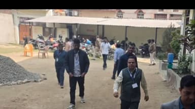 चकिया पिपरा: पजिले के चकिया अनुमंडल क्षेत्र के विभिन्न परीक्षा केंद्रों पर मैट्रिक की परीक्षा दूसरे दिन भी शांतिपूर्ण संपन्न हुई