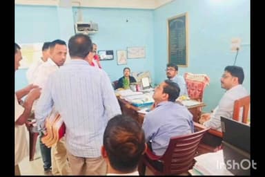 আজাৰা: আজি কামৰূপ মহানগৰ জিলা আয়ুক্ত স্বপ্নীল পালৈ আজাৰা ৰাজহ চক্ৰ বিষয়াৰ কাৰ্যালয়ত ৰাজহুৱা শুনানী অনুষ্ঠিত কৰে